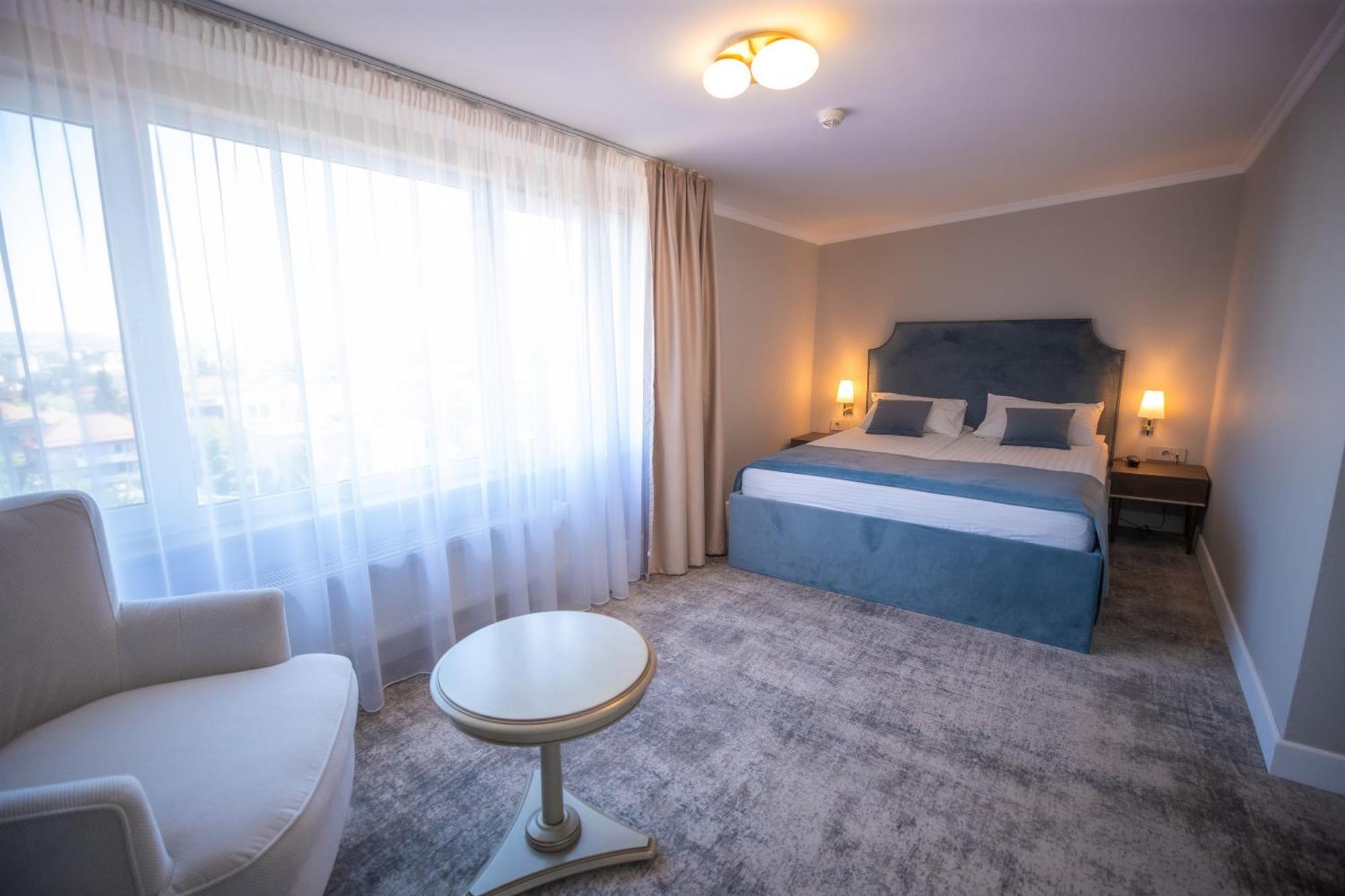 Hotel Meridian Клуж-Напока Экстерьер фото